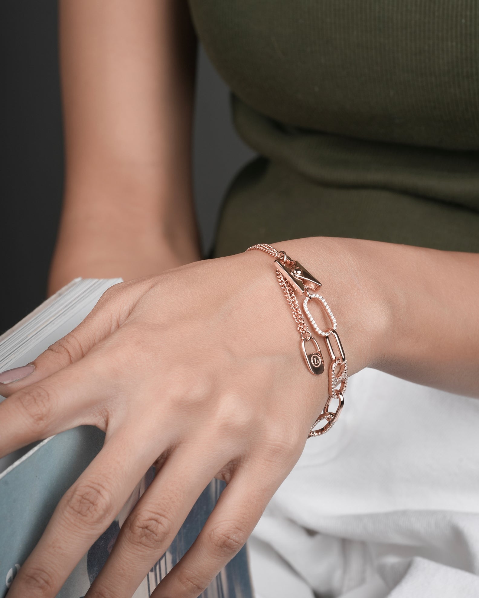 Women Paper-Clip & Oval Beads Chain Bracelet